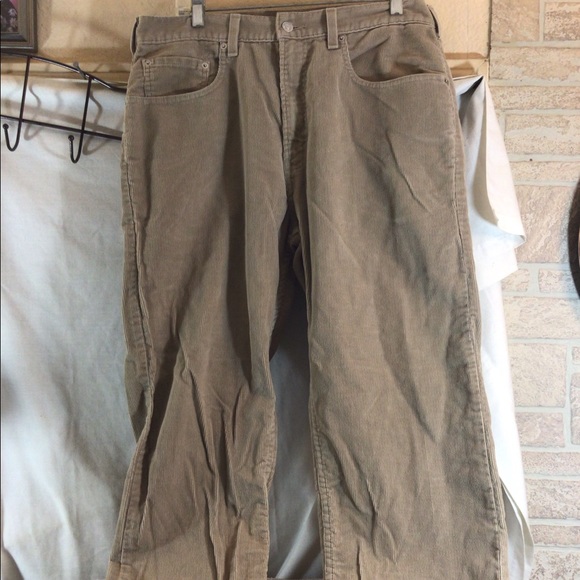Mens Sz 34 X 3 Beige Color Levis Loose 